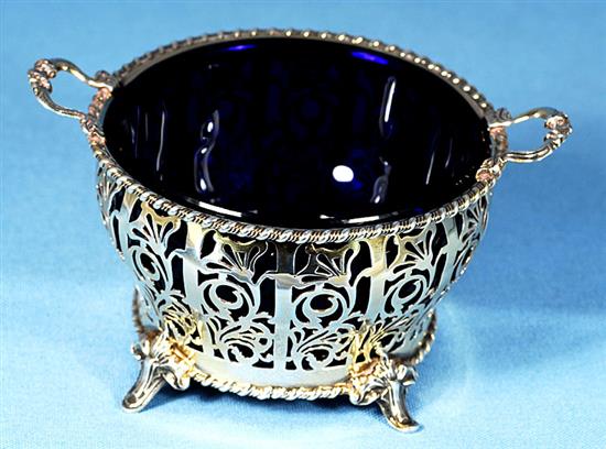 A George V silver gilt sugar bowl, height 85mm, weight 6.1oz/174grms.